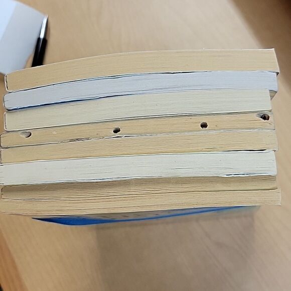 8 assorted paperback books for the young reader - Picture 12 of 12